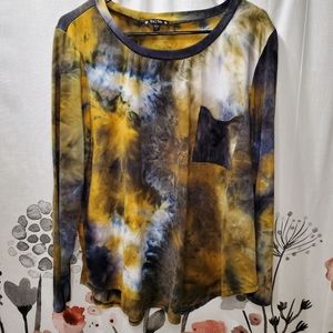 Cute long sleeved top!